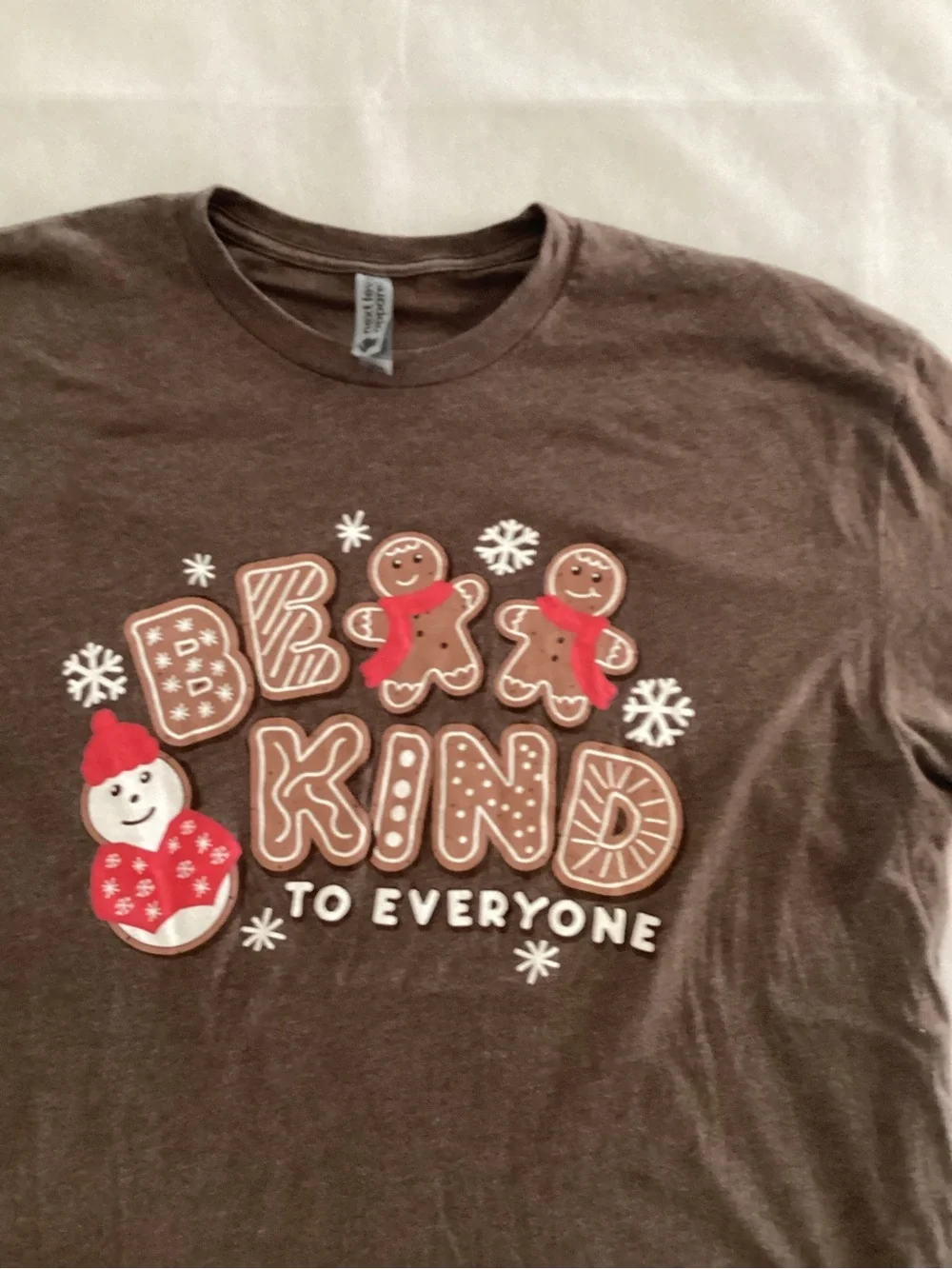Next Level Apparel Brown Holiday 'Be Kind to Everyone' Graphic Tee size L. 7/25